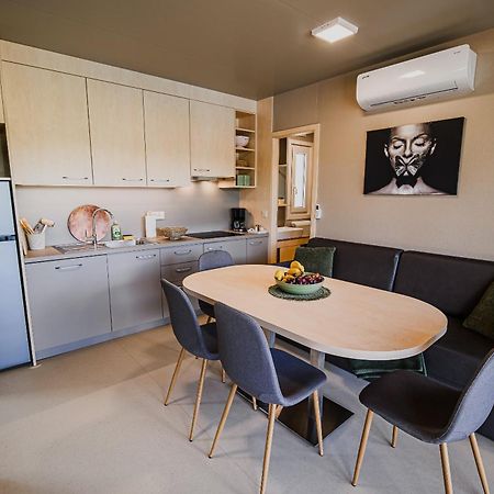 Deluxe Lake View Mobile Homes With Thermal Riviera Tickets Catez ob Savi Eksteriør bilde