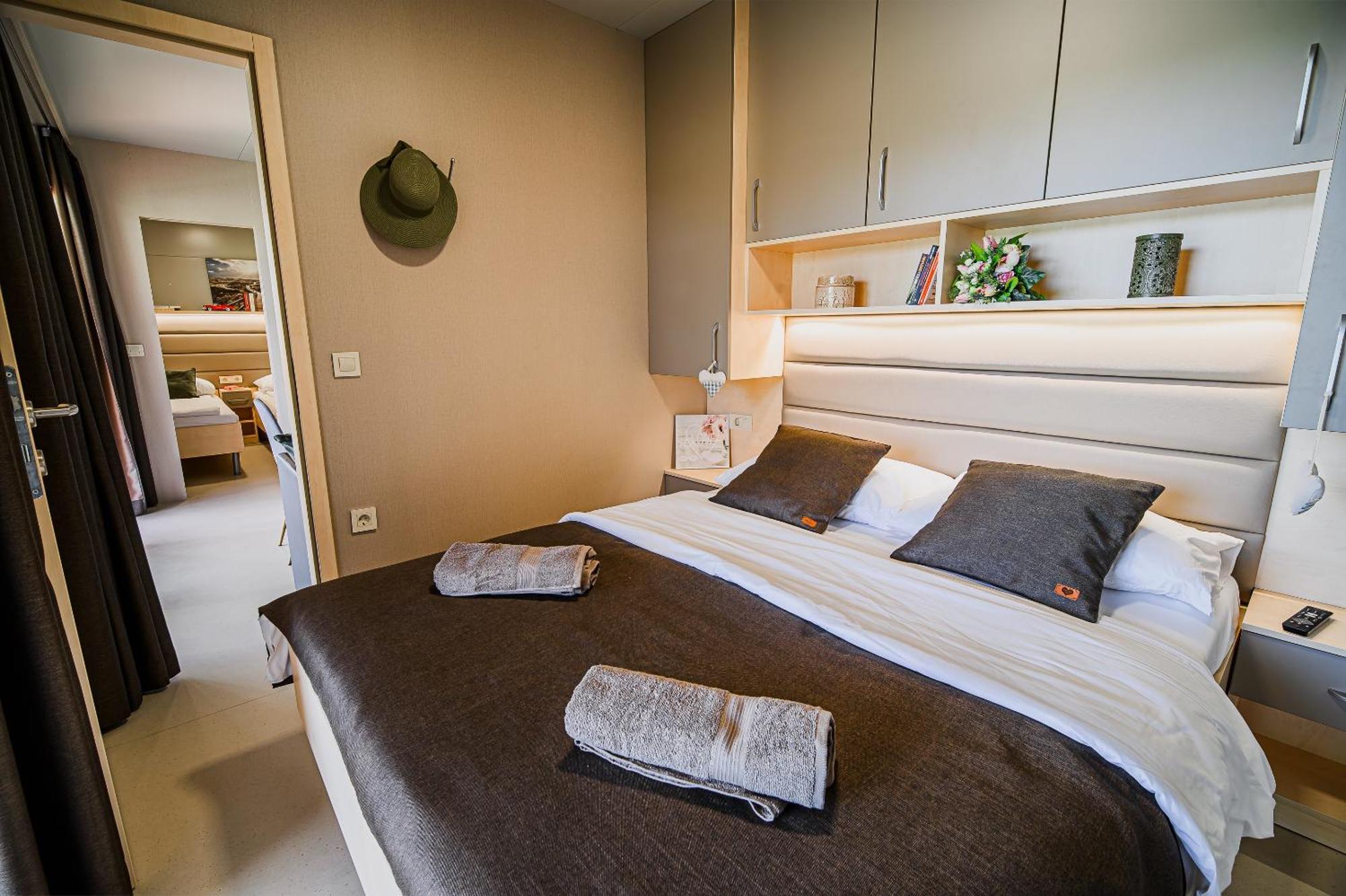 Deluxe Lake View Mobile Homes With Thermal Riviera Tickets Catez ob Savi Eksteriør bilde